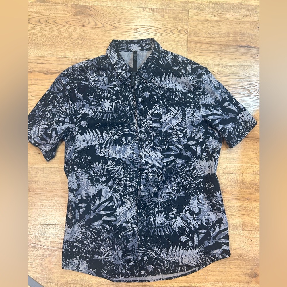 Lululemon Short sleeve button up size XL